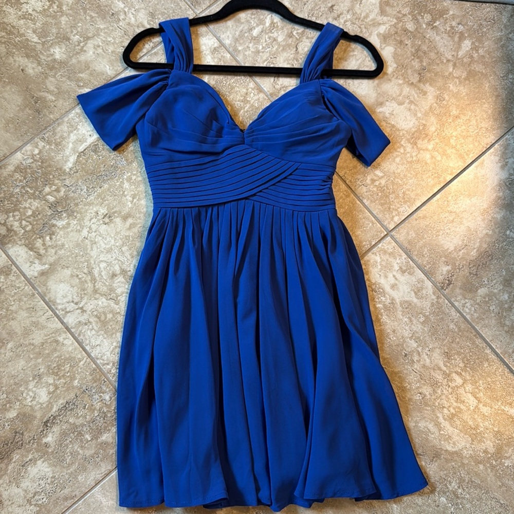 Lulus sweetheart neckline dress
